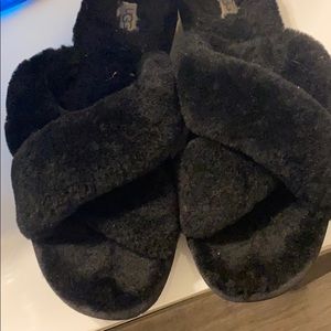 UGG SLIPPERS